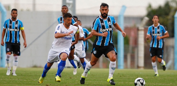 com-ou-sem-douglas?-a-meia-passa-de-essencial-a-possivel-reserva-em-um-mes